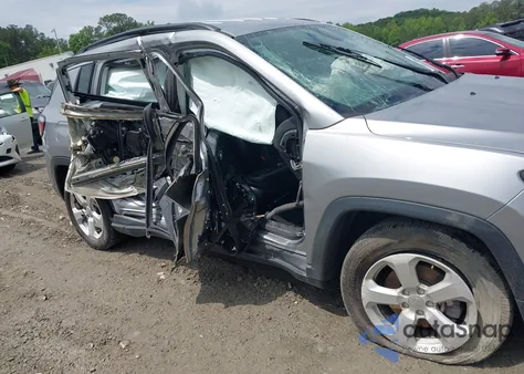 2019 Jeep Compass Latitude Fwd z USA, uszkodzony, nr VIN 3C4NJCBB3KT851086